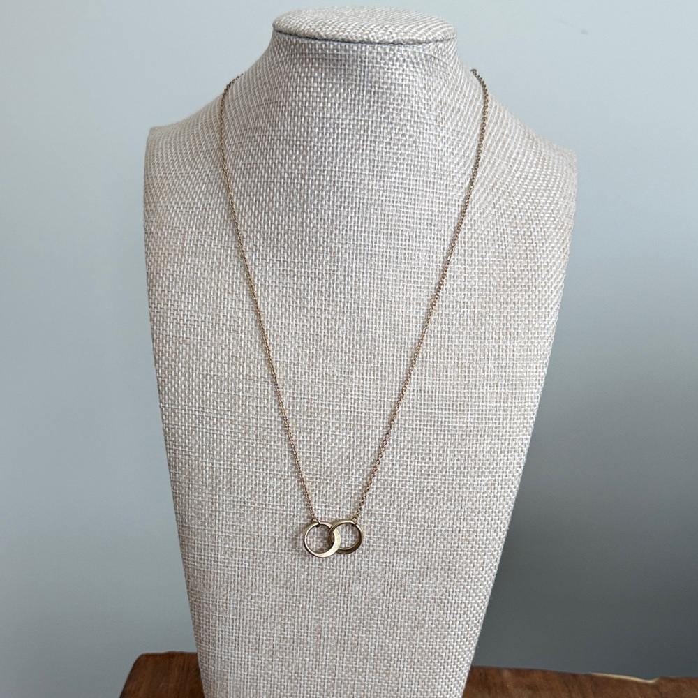 Gold Interlocking Circle Necklace